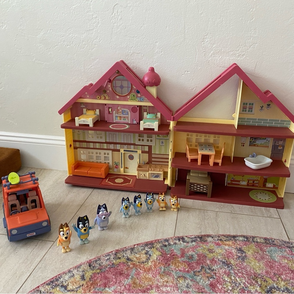 Bluey Dollhouse with Figures and Toy Car